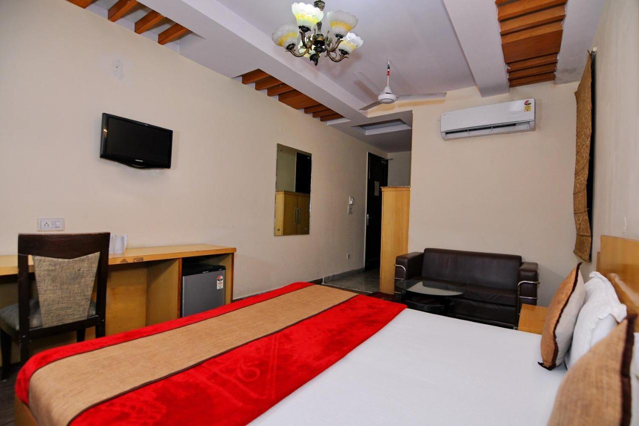 Hotel OYO 5943 TJS Grand Delhi  Exterior foto