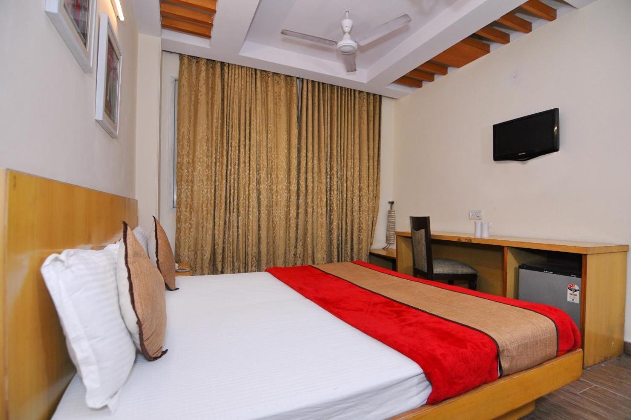 Hotel OYO 5943 TJS Grand Delhi  Exterior foto