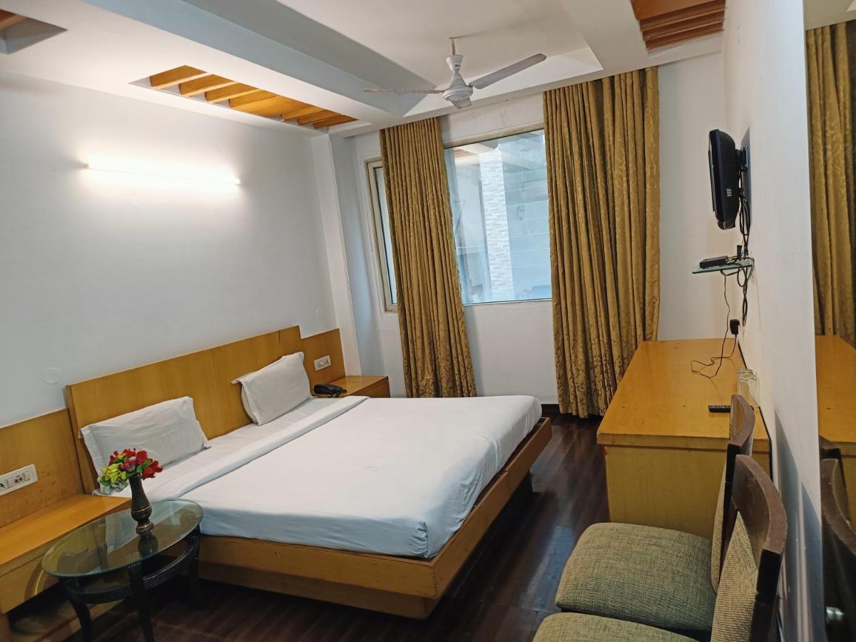 Hotel OYO 5943 TJS Grand Delhi  Exterior foto
