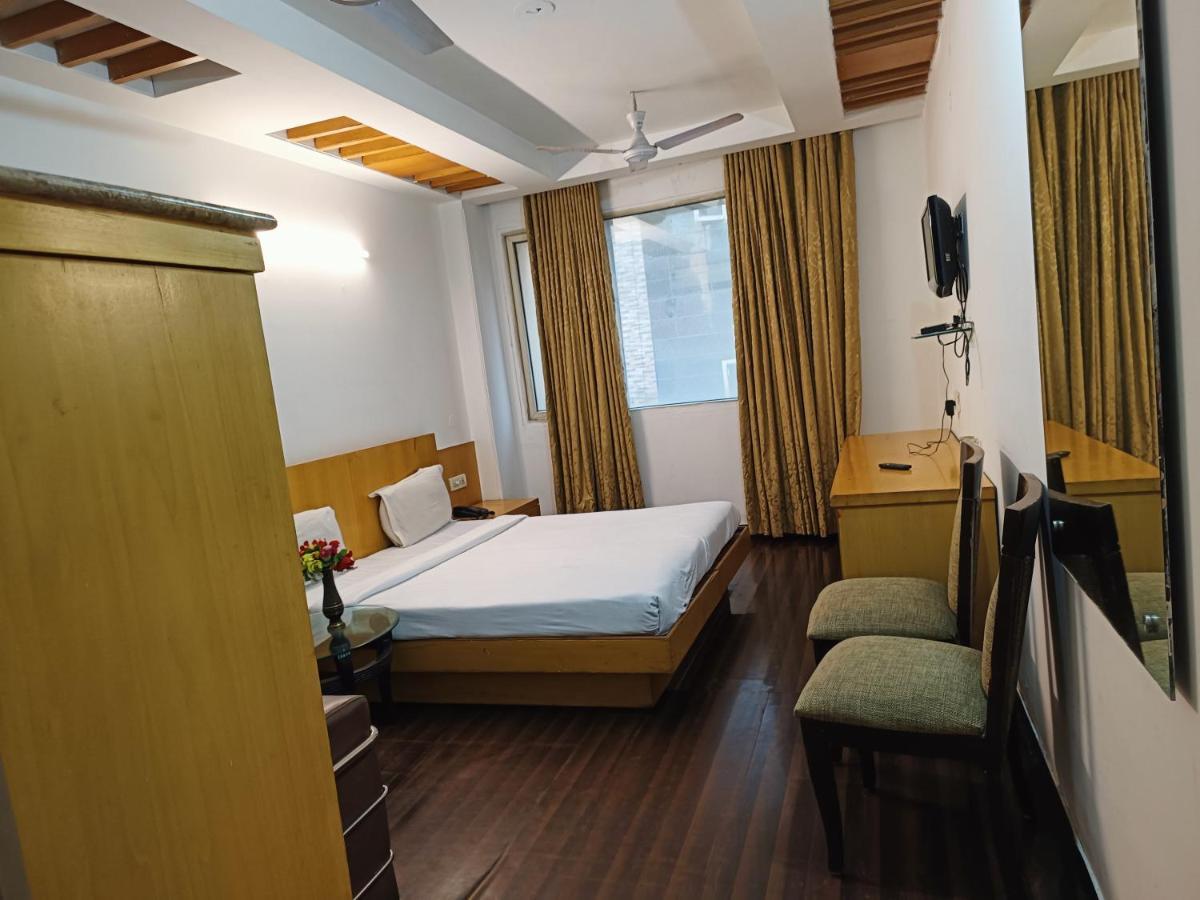 Hotel OYO 5943 TJS Grand Delhi  Exterior foto