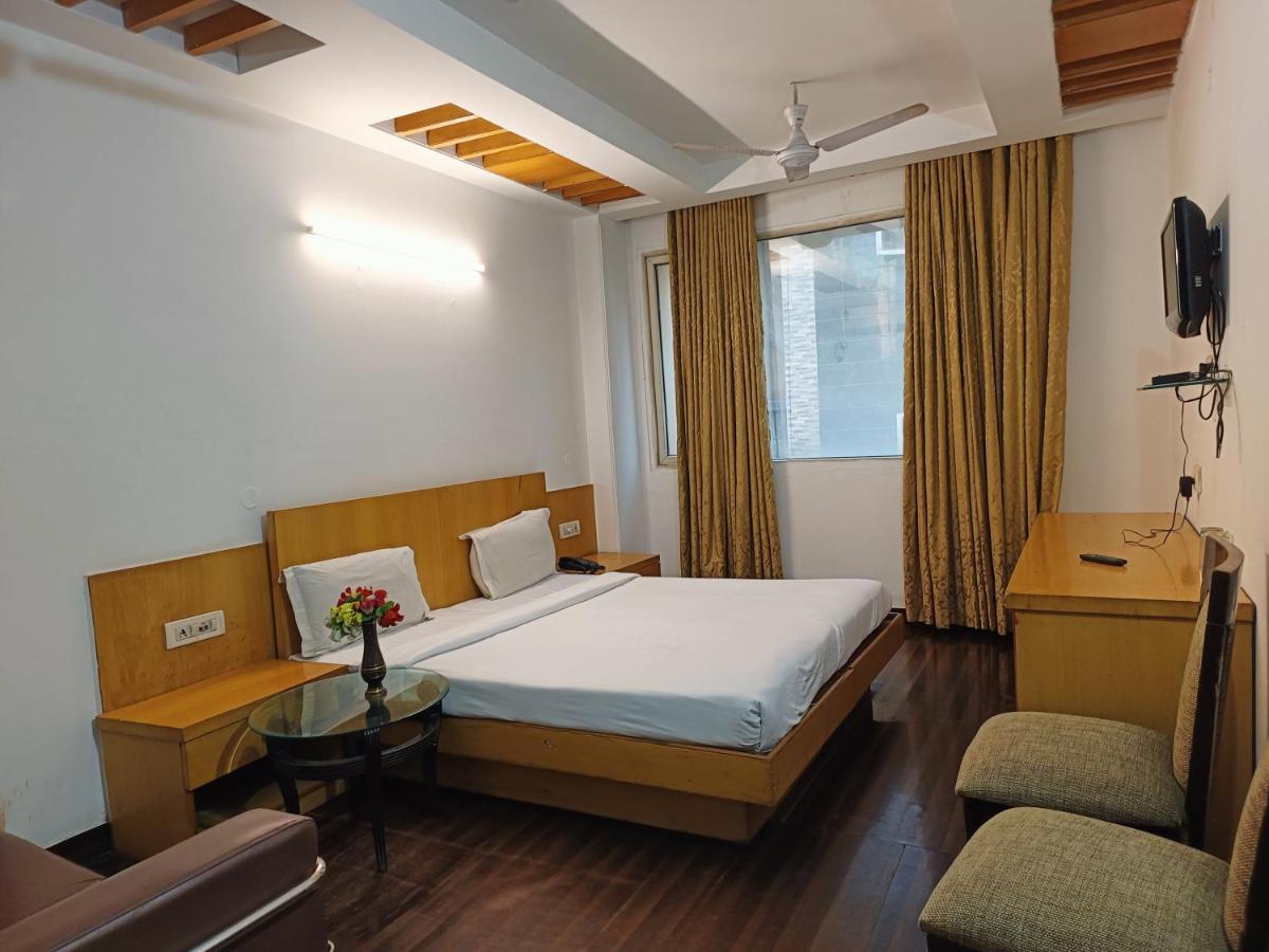 Hotel OYO 5943 TJS Grand Delhi  Exterior foto