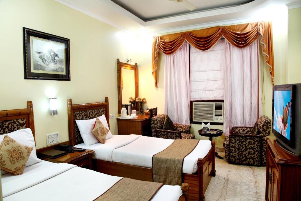 Hotel OYO 5943 TJS Grand Delhi  Zimmer foto